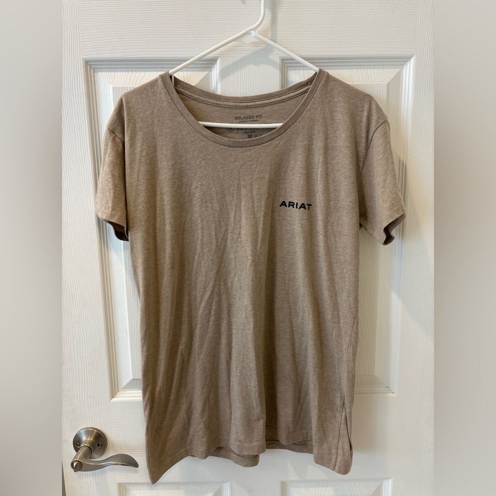 5/$25 Ariat Tan Graphic T shirt Short Sleeve